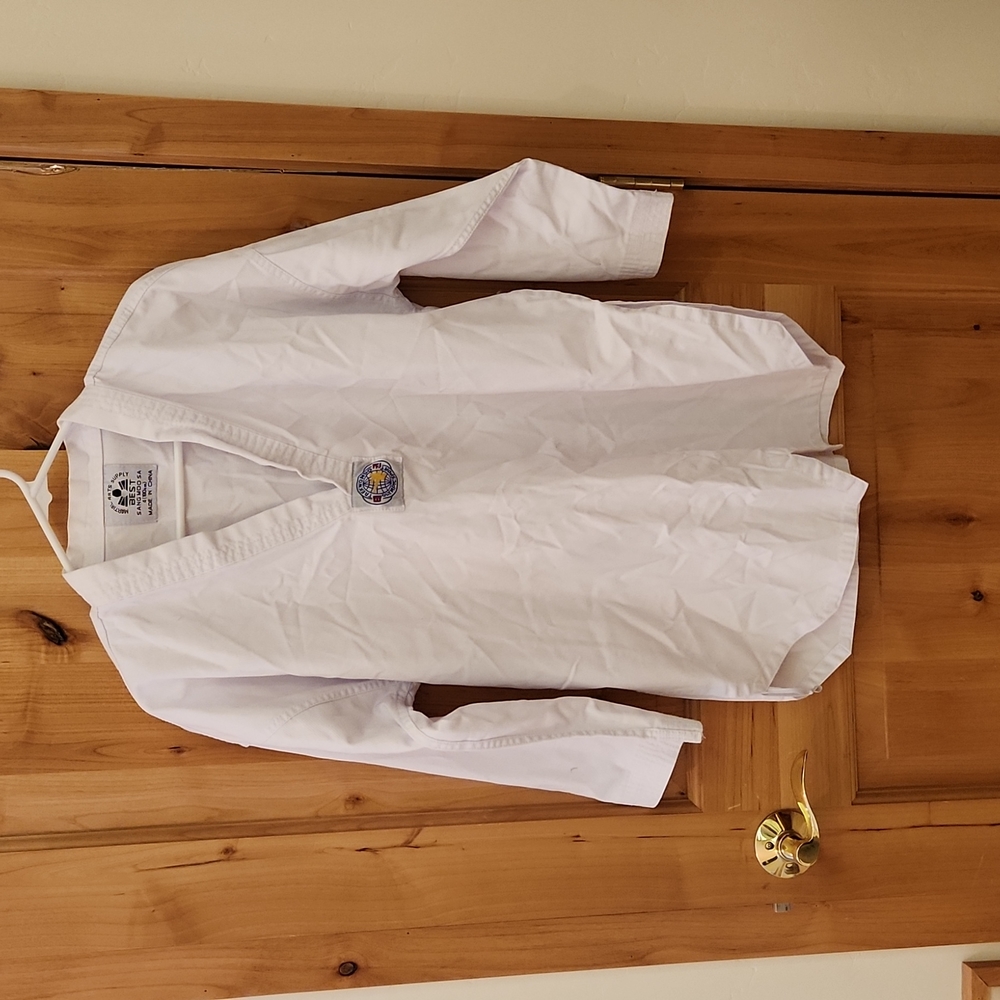 Tae kwon do top, bottom, and belt size 4 (180)